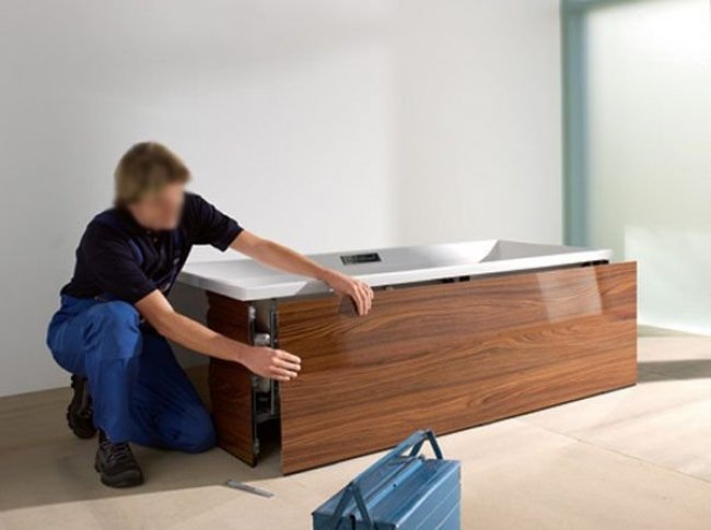 Installation of an acrylic bathtub